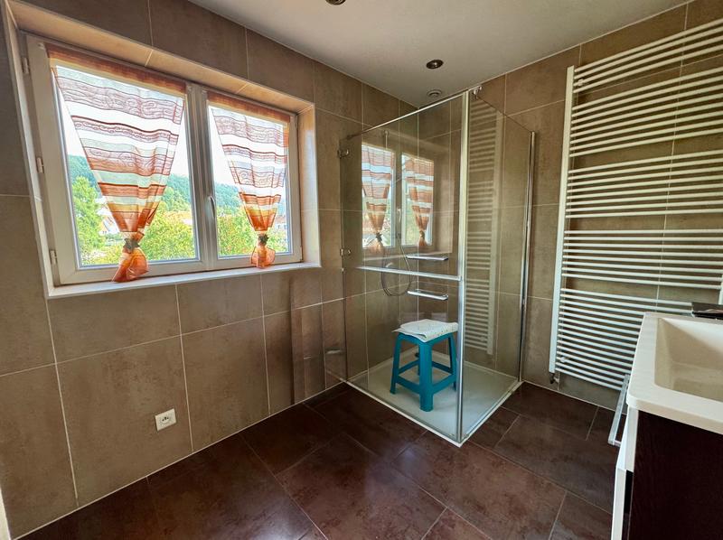 Maison - 182 m² - 9 pièces