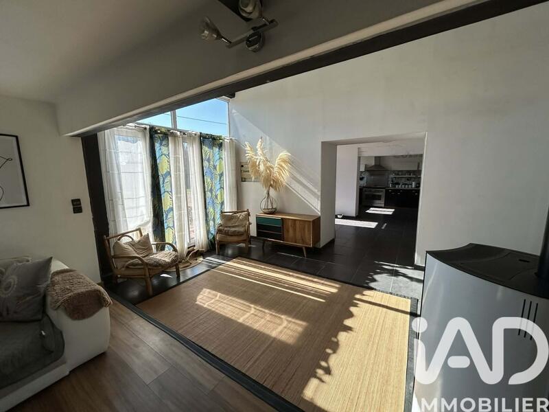 Maison - 202 m² - 6 pièces
