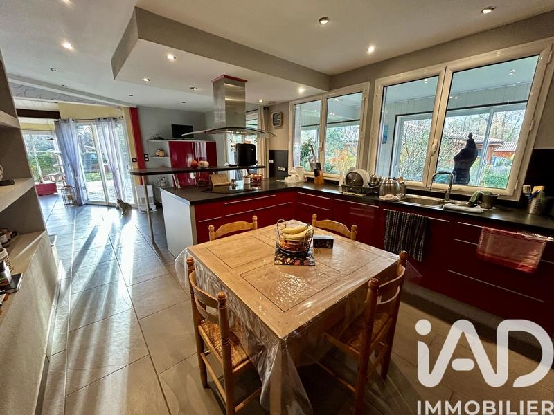 Maison - 240 m² - 8 pièces