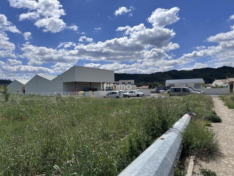 Terrain constructible - 3 500 m²