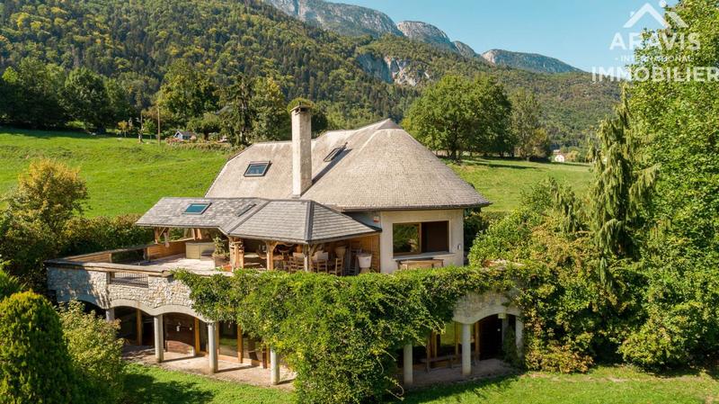 Demeure - 312 m² - 7 pièces