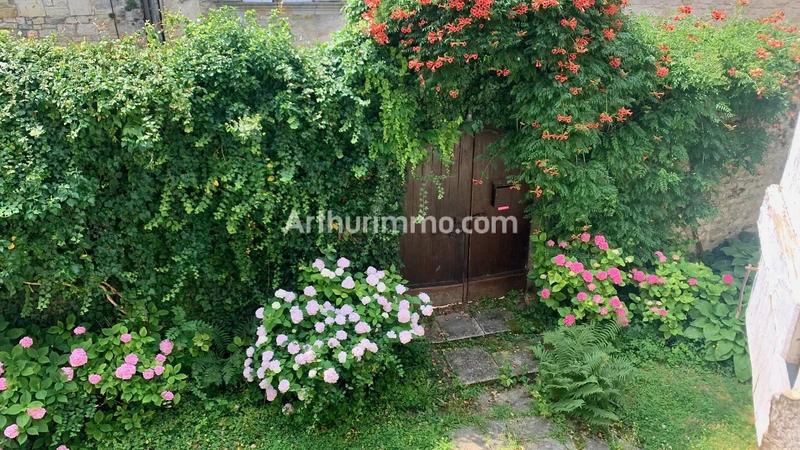 Maison - 273 m² - 11 pièces