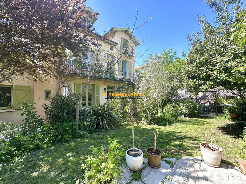 Maison - 170 m² - 10 pièces