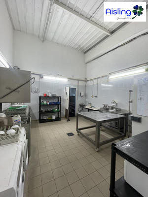 Local commercial - 240 m²