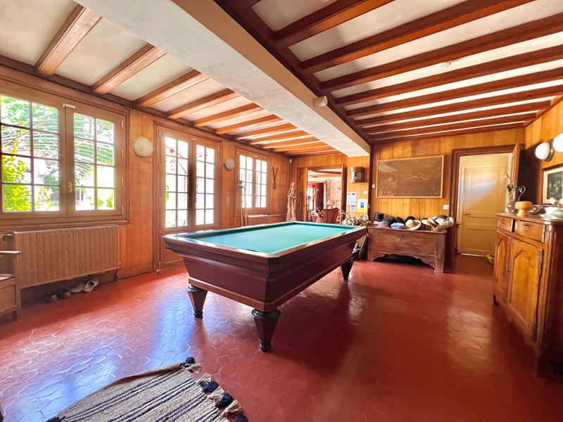 Maison - 483 m² - 16 pièces