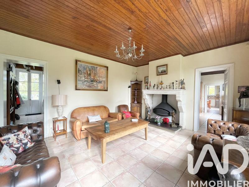 Maison - 230 m² - 9 pièces