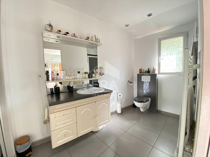 Maison - 330 m² - 13 pièces