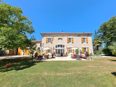 Maison - 432 m² - 10 pièces