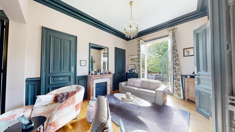 Maison - 252 m² - 9 pièces