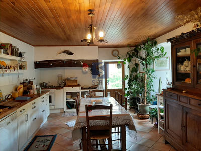 Maison - 213 m² - 8 pièces