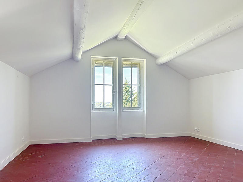 Maison - 207 m² - 8 pièces