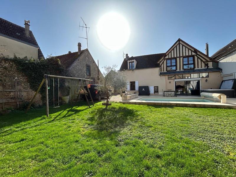 Maison ancienne - 226 m² - 9 pièces