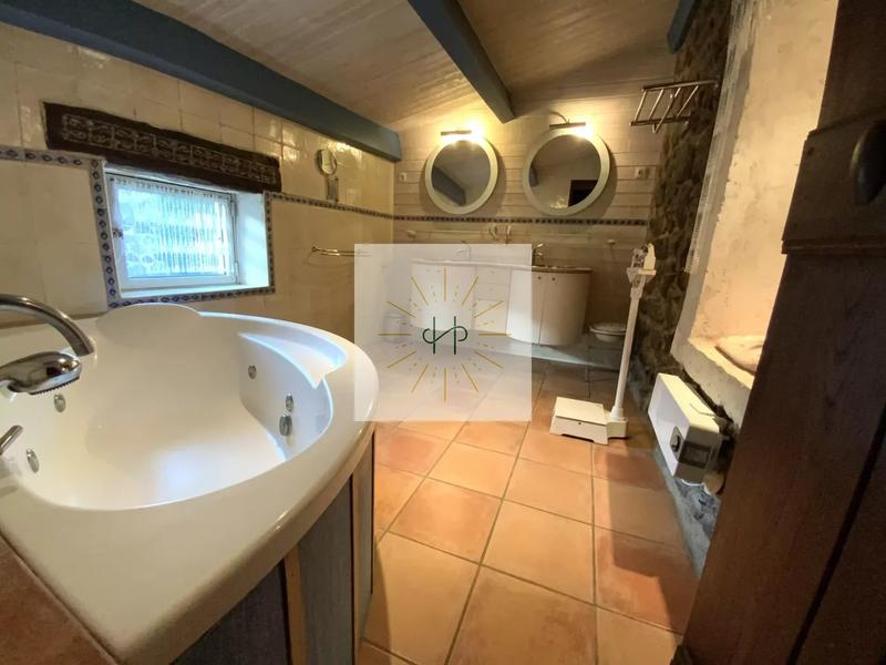 Maison - 195 m² - 7 pièces