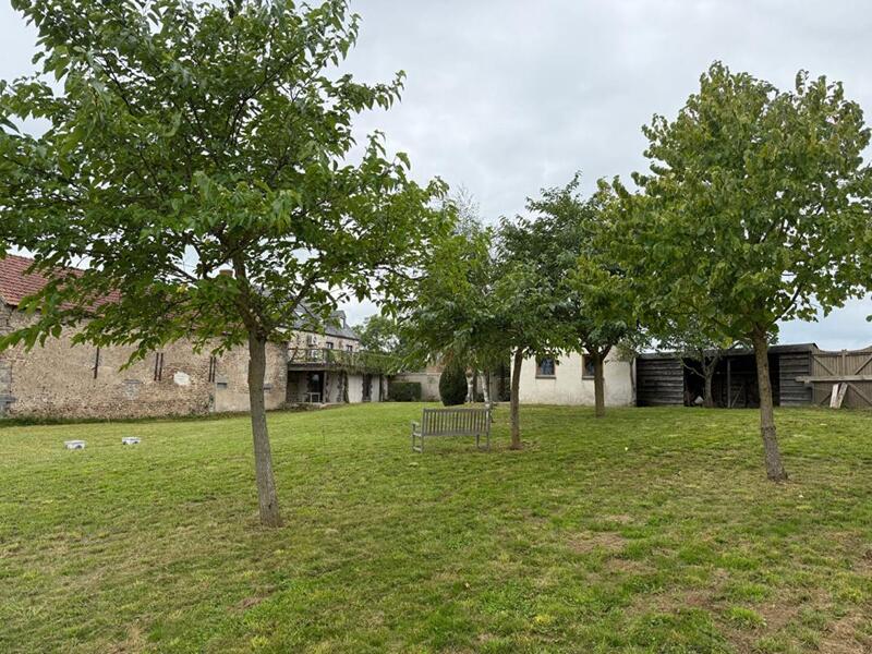 Maison - 240 m² - 7 pièces