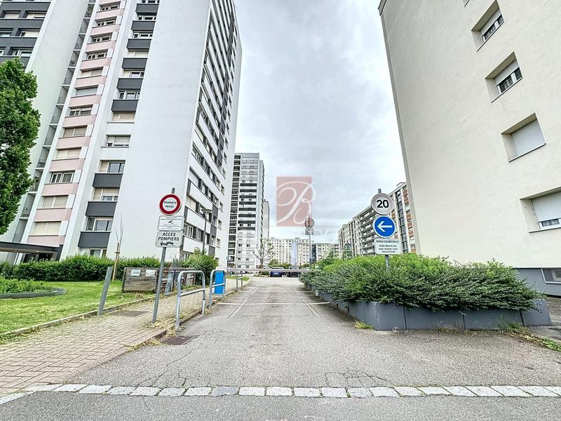 Parking / Garage - 12 m²