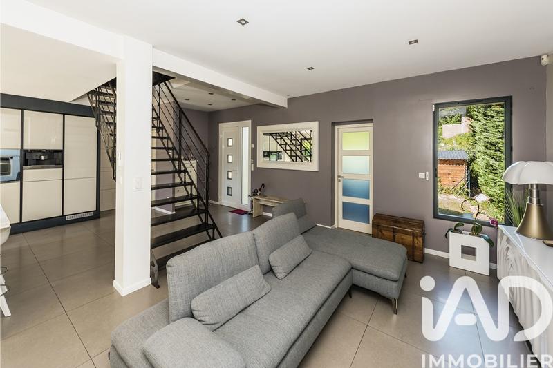 Maison - 225 m² - 8 pièces