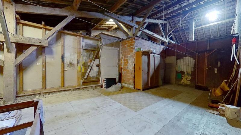 Maison - 225 m² - 8 pièces