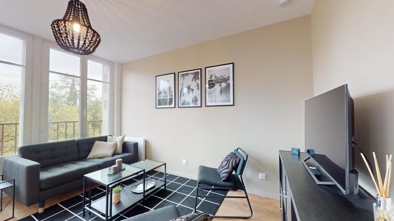 Appartement - 85 m² - 6 pièces