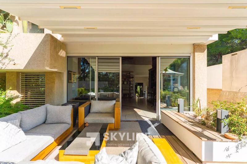 Maison - 320 m² - 8 pièces