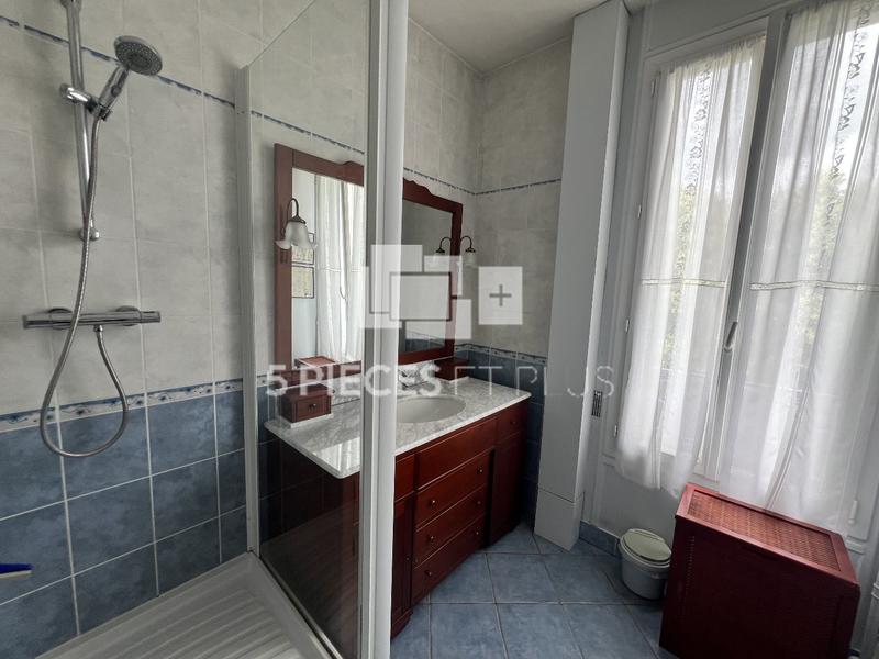 Maison - 200 m² - 7 pièces