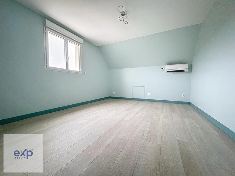 Maison - 235 m² - 10 pièces