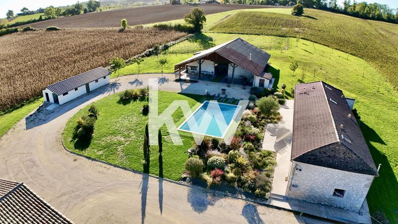 Maison - 956 m² - 10 pièces