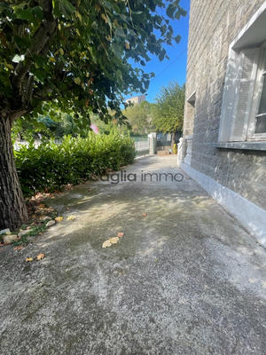 Maison - 229 m² - 8 pièces