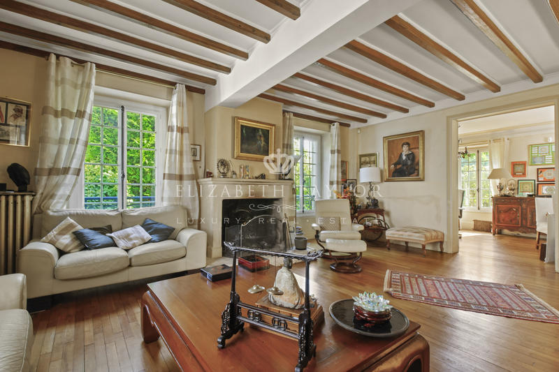 Propriété - 230 m² - 9 pièces