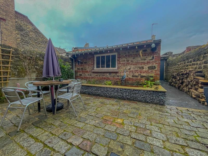 Maison - 228 m² - 7 pièces