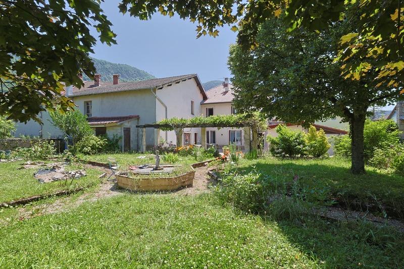 Maison de village - 257 m² - 9 pièces