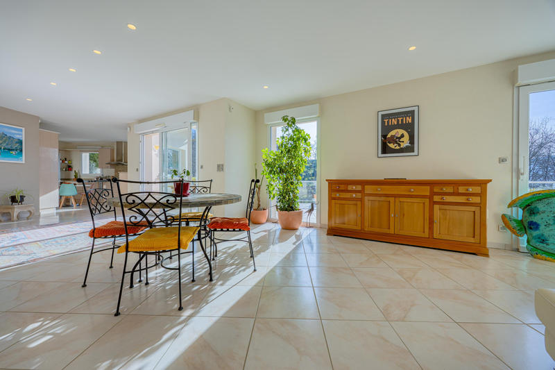 Villa - 250 m² - 5 pièces