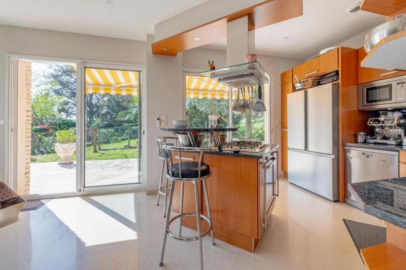 Maison - 231 m² - 5 pièces