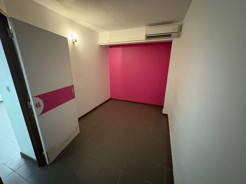 Local commercial - 147 m² - 10 pièces