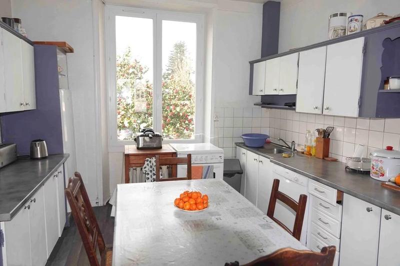 Maison - 235 m² - 11 pièces