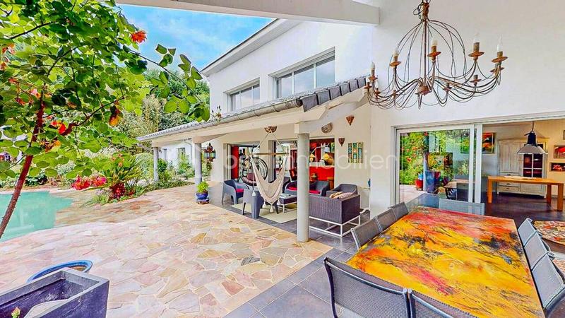 Propriété - 450 m² - 9 pièces