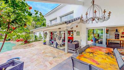 Propriété - 450 m² - 9 pièces