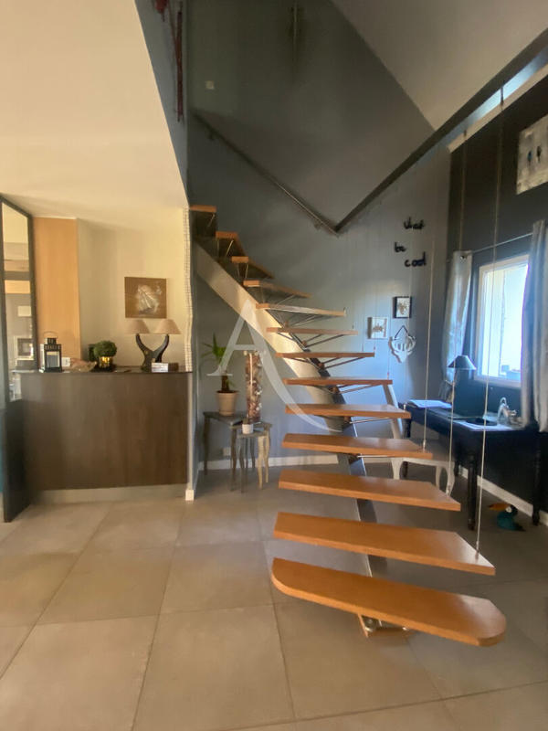 Maison - 250 m² - 7 pièces