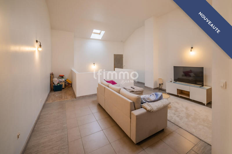 Maison - 220 m² - 6 pièces