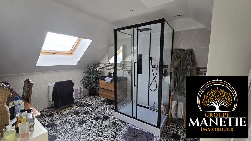 Maison - 225 m² - 9 pièces