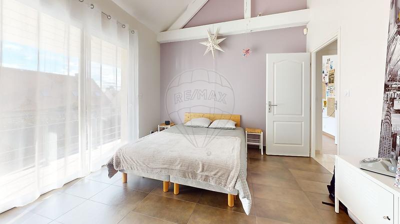 Maison - 282 m² - 8 pièces