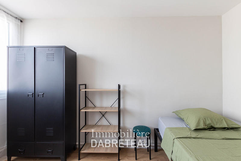 Chambre - 107 m² - 7 pièces