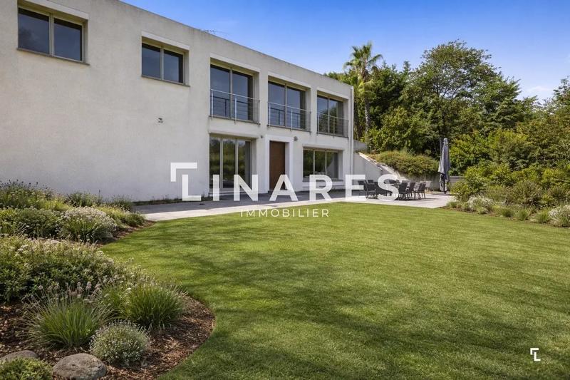 Villa - 167 m² - 6 pièces