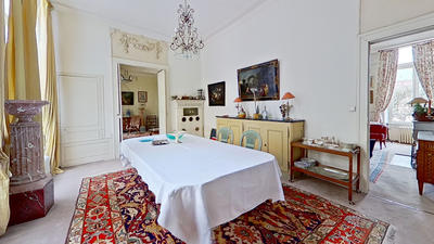 Appartement - 241 m² - 8 pièces