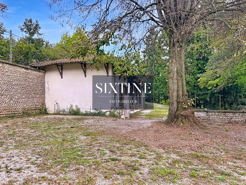 Maison - 312 m² - 9 pièces