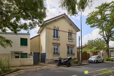 Maison traditionnelle - 128 m² - 8 pièces