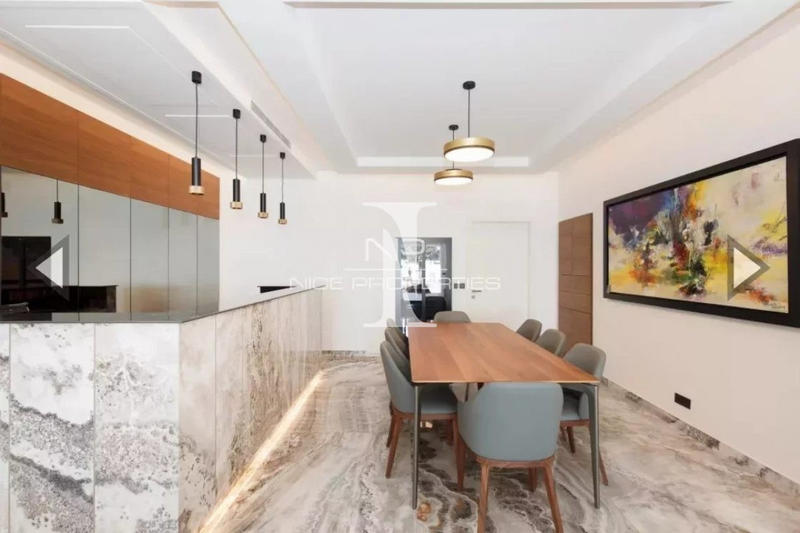 Appartement - 220 m² - 4 pièces