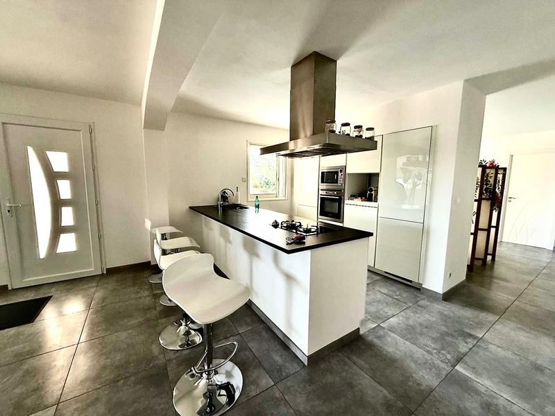 Maison - 207 m² - 5 pièces