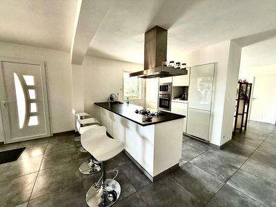 Maison - 207 m² - 5 pièces