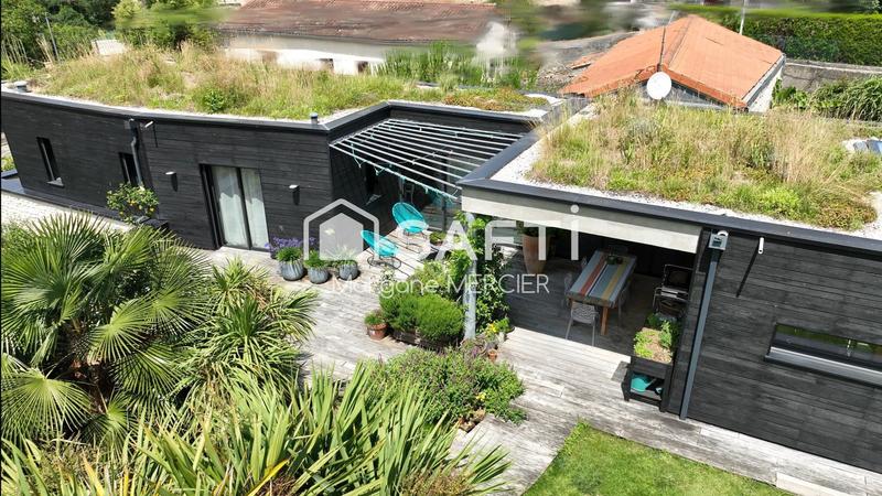 Maison - 220 m² - 8 pièces