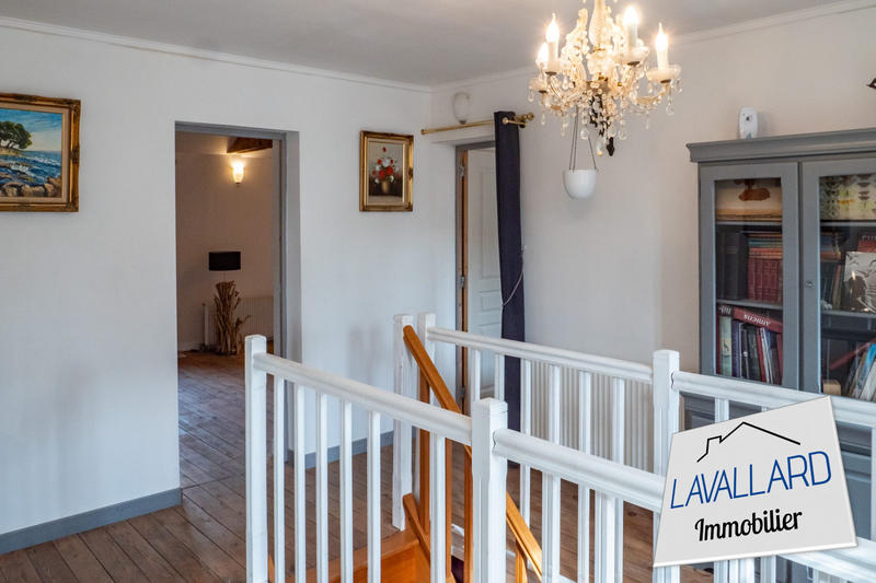 Maison - 205 m² - 9 pièces